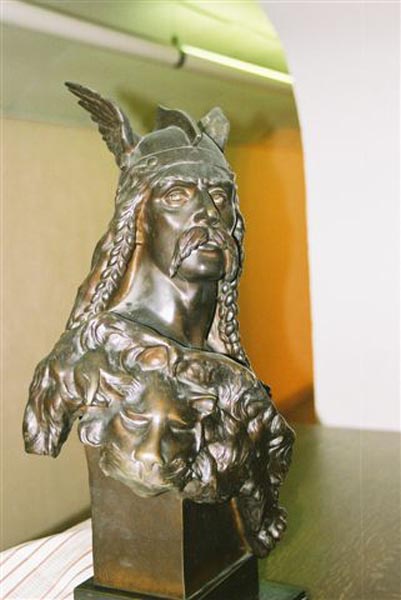 1-F1000003