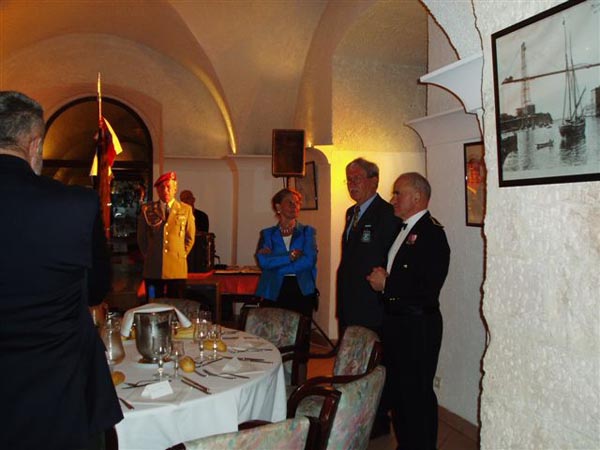 1-Gerd Gerber Oberbürgermeister Manfred Boje Mme et le Général Brintet