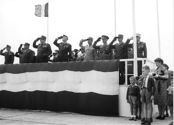 1951-Fritzlar_reconstitution_5eRH_Col_ BERNARD